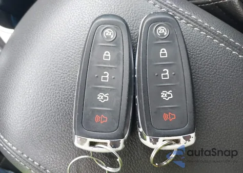 2015 Ford Escape Titanium z USA, uszkodzony, nr VIN 1FMCU9JX8FUB68371